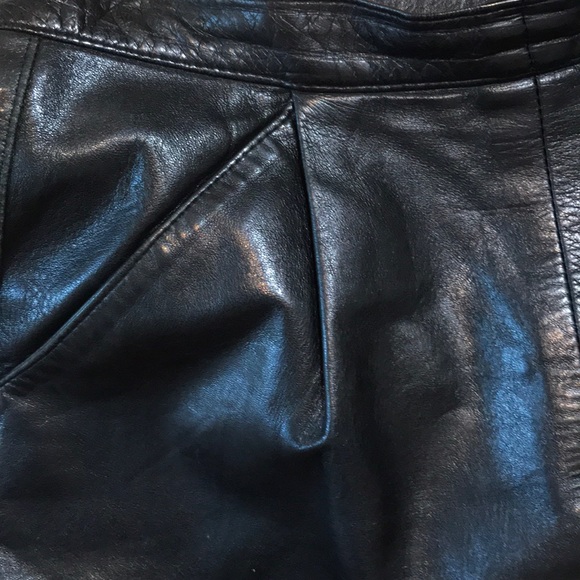 “GIGI BOUTIQUE” Vintage Black Leather Skirt. - Picture 13 of 13